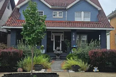 Image de Luxe craftsman with heated pool, 5 mins to stadium