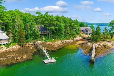 Image de Stunning Waterfront Retreat with Private Dock, Water Views & Cozy Fireplace