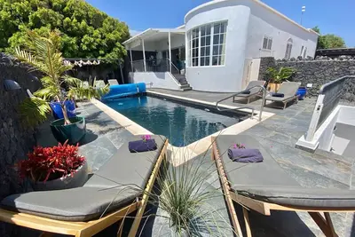 Image de Stunning Spacious Villa with Sea Views & Heated Private Pool - Puerto del Carmen