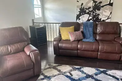Image de Uncrowded entire 3 bedroom unit!