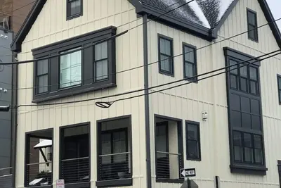 Image de Steps from Old Port. New, Beautifully Appointed Home. Sleeps up to 11.