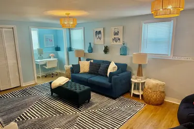 Image de Tranquil 3-bedroom Cape Cottage with Central Air in charming East Falmouth