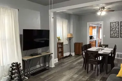 Image de Cozy 2 Bedroom Home w/Large Yard and Deck