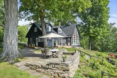 Image de 5 bed 4 bath cottage + bunkie on Peninsula Lake in Huntsville! Sauna!