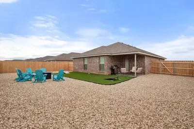 Image de 3br Family Home by Ttu - Sleeps 6 - Large Yard + Gym - Perfect for Families
