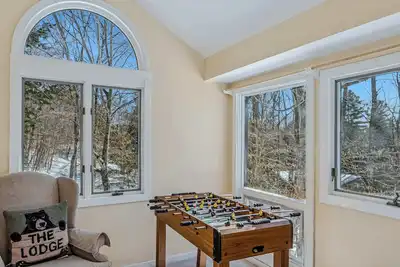 Image de Quechee Woodland Escape: Ski, Fireplace + Foosball