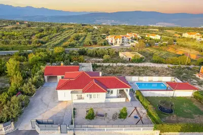 Image de Maison confortable à Pridraga avec piscine privée, utilisable à l'intérieur.