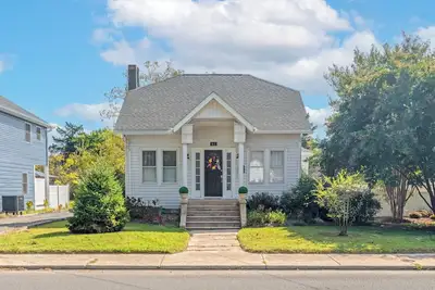 Image de Bethany Breeze: Cozy 4br Bungalow 2 Miles to Sand!