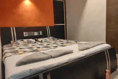 Image de 1 Bhk, full appt, Next to Kokilaben Hospital, Versova Metro.