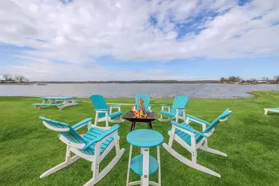 Image de Gorgeous 3br Waterfront lake home located on Pk Lake only 10 mi  From Rocker B