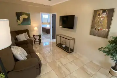 Image de Suite 7 | Safe Area + 2 Tv's | 15 min Sy Border