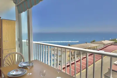 Image de Appartement 2 chambres avec piscine, parking et WiFi proche de la plage à Roses