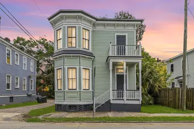 Image de Walk to Forsyth * Dogs Ok * Savannah Home * Free Parking for 2 Cars