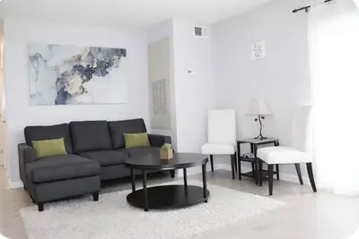 Image de Walk /Funny Bone Comedy Club, Dining, Shopping, Free parking, Free Coffee, Patio