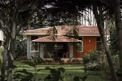 Image de the \"Farm Estate Social'- Salgames Retreat. Cozy cottage in lush serene estate