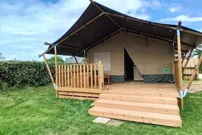 Image de Woody 25 Premium Safari Lodge Tente avec Salle de bain 4 personnes