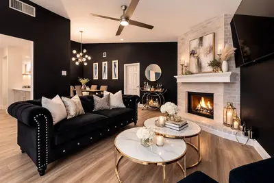 Image de Luxury 2br Retreat Near The Domain Marble Showers + New Remodel