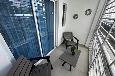 Image de First floor  2-bedroom apartment with Ac in vibrant Moca