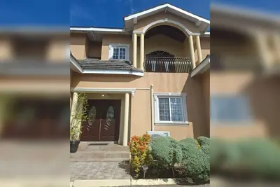 Image de Serene Luxe 3br Home - Family Friendly Mobay Stay