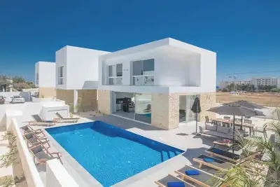 Image de 1 & 2 Bv Villas Figtree Bay Protaras Bedrooms 8, Bathrooms 8 Sleeps 18