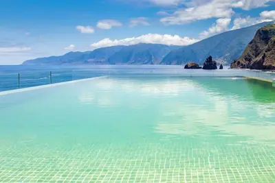 Image de Tranquil Oceanside Retreat Room w/  Balcony - Designed for Restful Stays