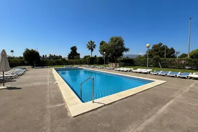 Image de Idyllic apartment steps from the beach with mountain views