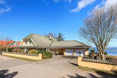 Image de Spacious House with direct seaview