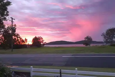Image de You have an uninterrupted view of Lake Macquarie, the sunsets are beautiful.