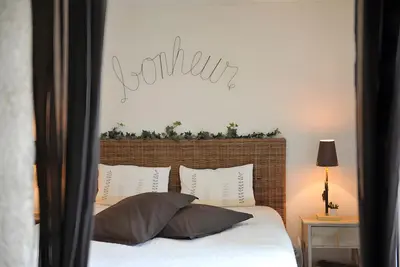 Image de Chambre d’hôtes « Chambre Bonheur » avec jardin partagé et Wi-Fi