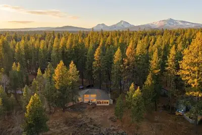 Black Butte Ranch with access to shared pool & spa