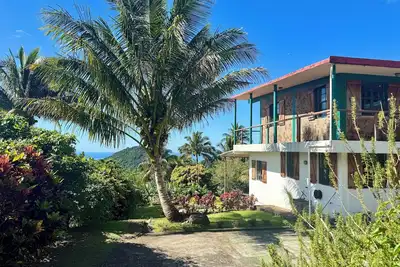 Image de Architect-designed villa with colonial-style veranda. Spa, volcano & sea views.