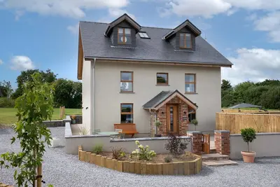 Image de Luxury Cottage Pembrokeshire with Hot Tub and Games Room | Ty-Ficer