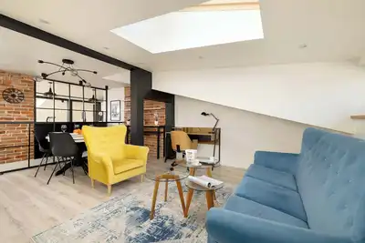 Image de Industrial Attic Apartment | Parking and Workspace