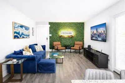 Image de Walk to At&T Stadium, 3 King Beds, Lux 2br, Free Parking, 2 Gig WiFi