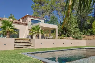 Image de La Lumière du Sud, une magnifique maison de vacances avec piscine privée pour 8 personnes à Flayosc
