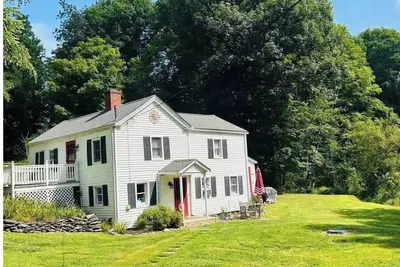 Image de Fabulous 2-bedroom Creekside cottage on the historic Collins Estate.