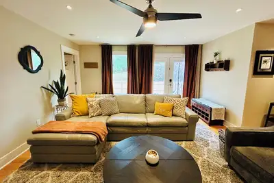 Image de Lydia’s Garden - A Serene Charlotte Retreat