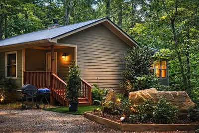 Image de Highline 4 bdrm Cabin! Pool Table! Near Helen!