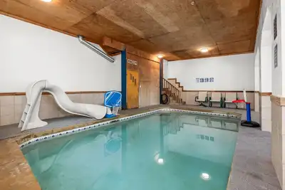Private Indoor Pool/Ht | Sleeps 16 | Game Room