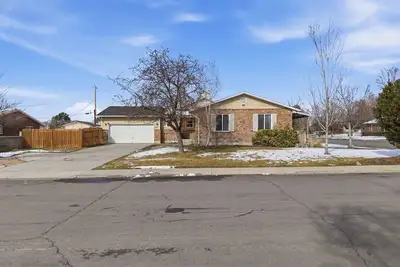 Image de Cozy Orem House | Playground | Game Rm | Bunk Rm