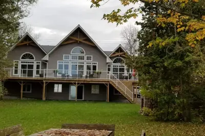 Image de Fenelon Falls Lakeside Retreat -- 2 minute drive to Town