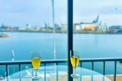 Image de Le Lion : Grand T4 avec vue sur le port, clim et parking