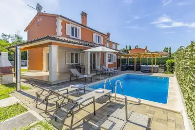 Lotus Elite Villa with Pool & Jacuzzi 11