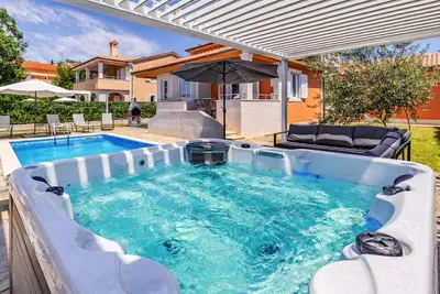 Image de Lotus Elite Villa with Pool & Jacuzzi 6