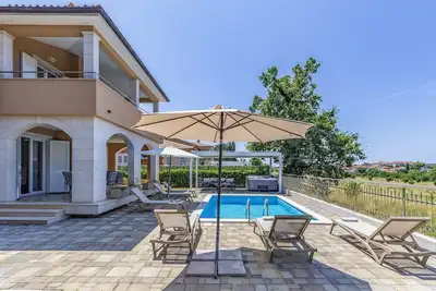 Image de Lotus Elite Villa with Pool & Jacuzzi 5