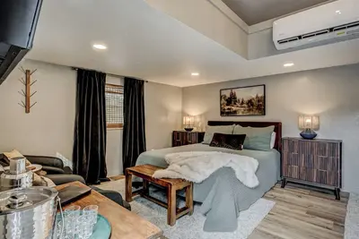 Image de Luxurious & Cozy 2-bedroom cottage with Hot Tub in Stillwater