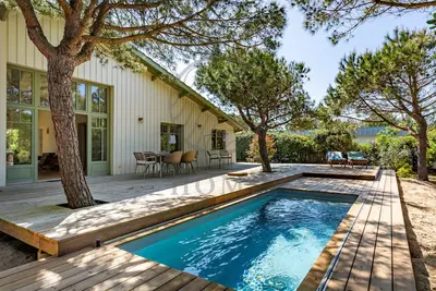 Image de Luxueuse villa neuve avec piscine