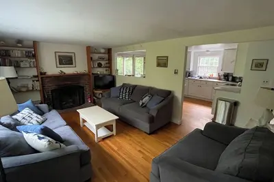 Charming Pet-Friendly 4b Chappy Cottage