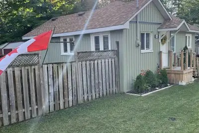 Image de Woodland Beach House in lovely Tiny Beaches!