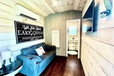 Image de Waterfront Cabin at Rock Creek Camp, close to Rocker B, shared kid & adult pool